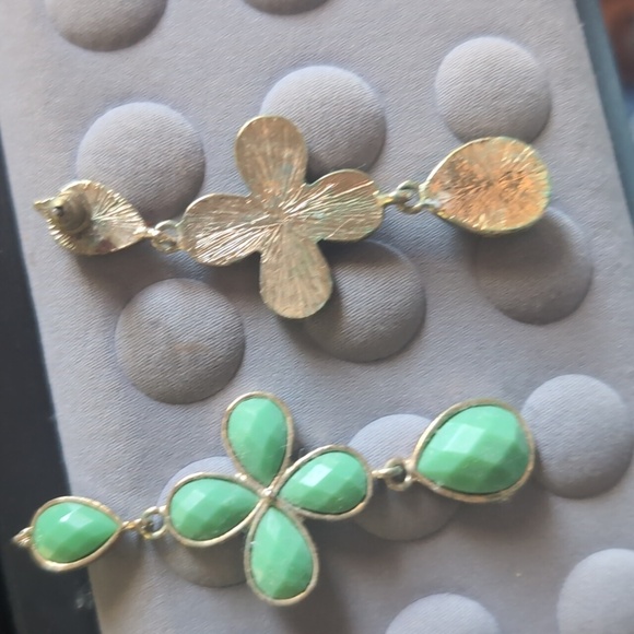 Emerald and Gold Long Flower Earrings - Picture 4 of 7